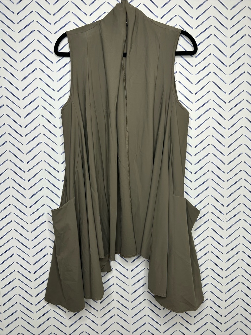 Jason City Athleisure two-piece set vest barrel pants Size large olive green